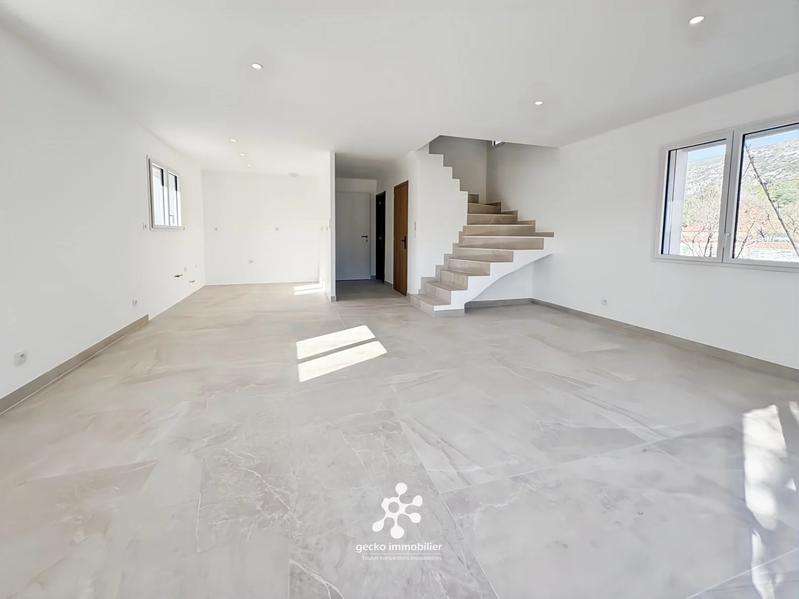 Maison - 122 m² - 4 pièces