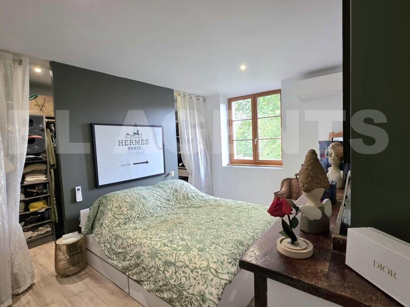 Maison - 300 m² - 8 pièces