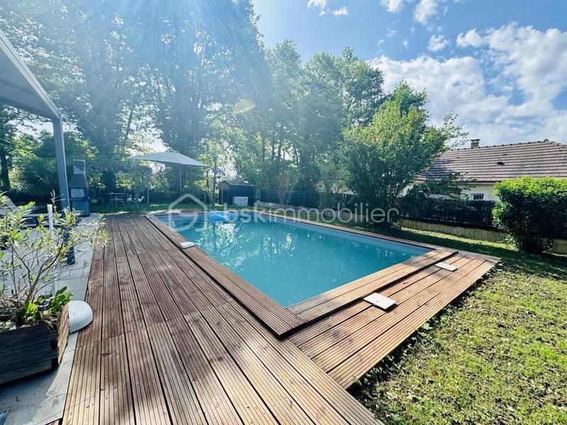 Maison - 230 m² - 7 pièces