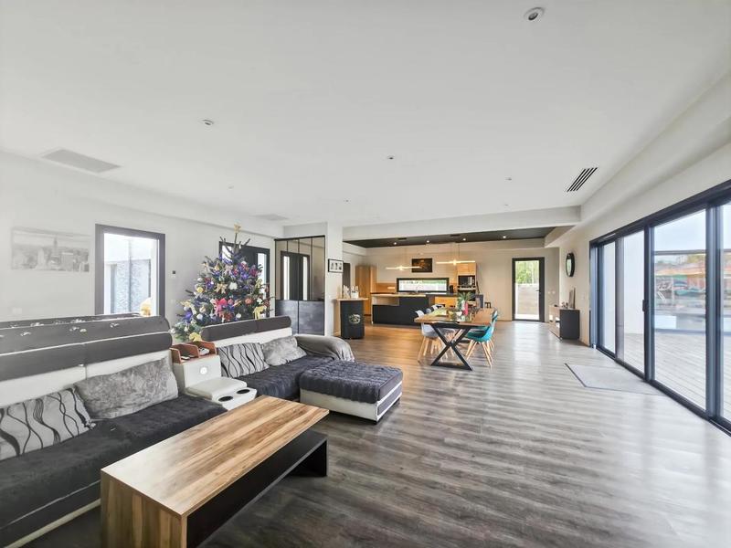 Maison - 200 m² - 6 pièces