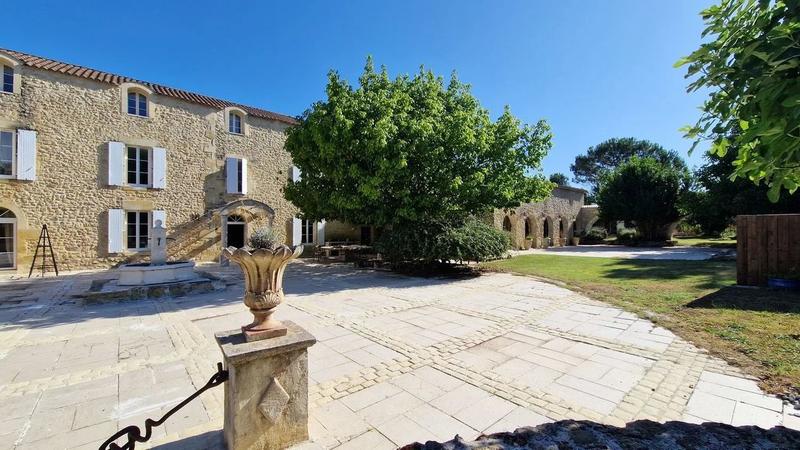 Demeure - 1 000 m² - 20 pièces