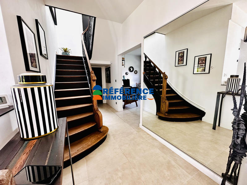 Maison - 210 m² - 5 pièces