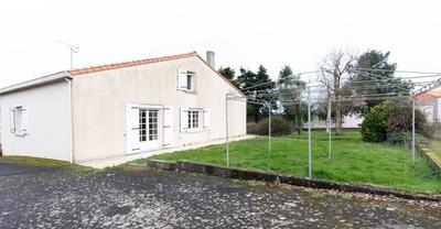 Maison - 230 m² - 10 pièces