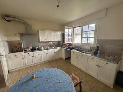 Maison - 200 m² - 6 pièces