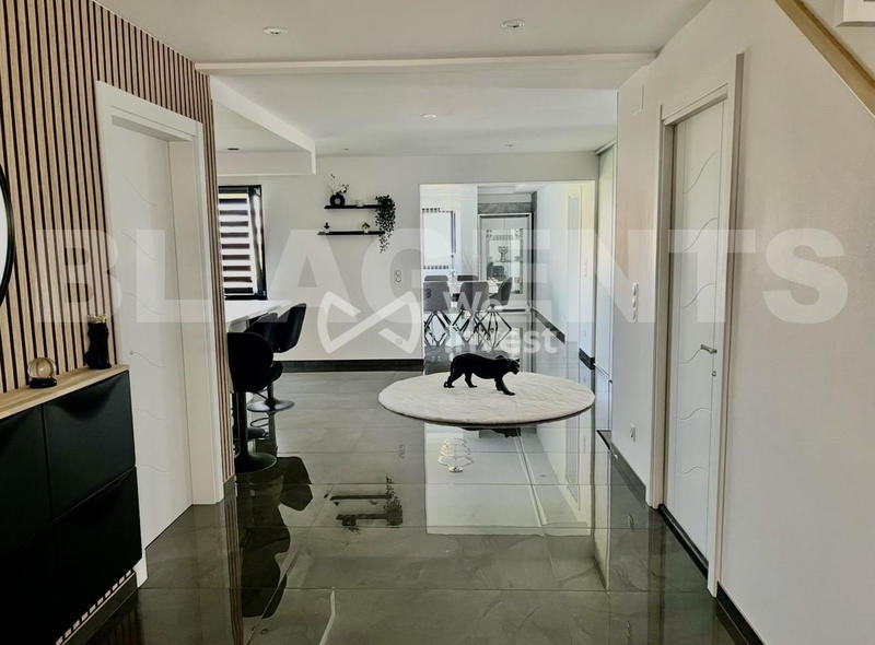 Maison - 221 m² - 7 pièces