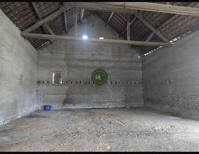 Maison - 300 m² - 1 pièce