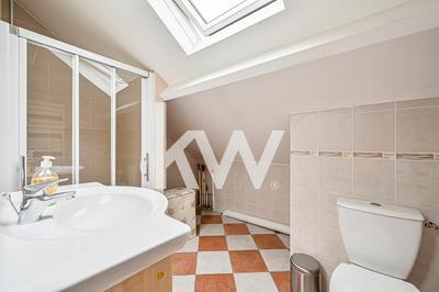 Maison - 230 m² - 8 pièces