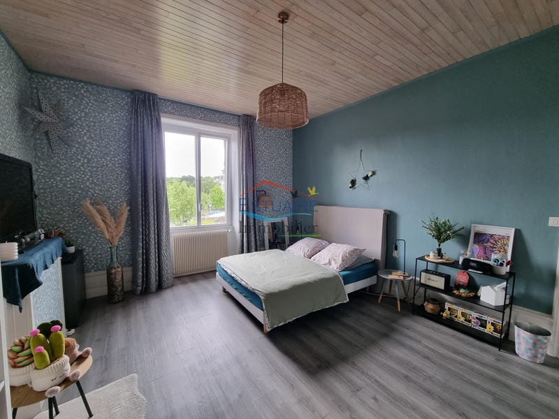 Maison - 239 m² - 10 pièces