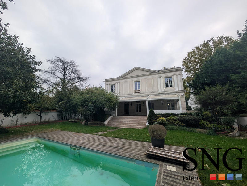 Maison - 275 m² - 6 pièces