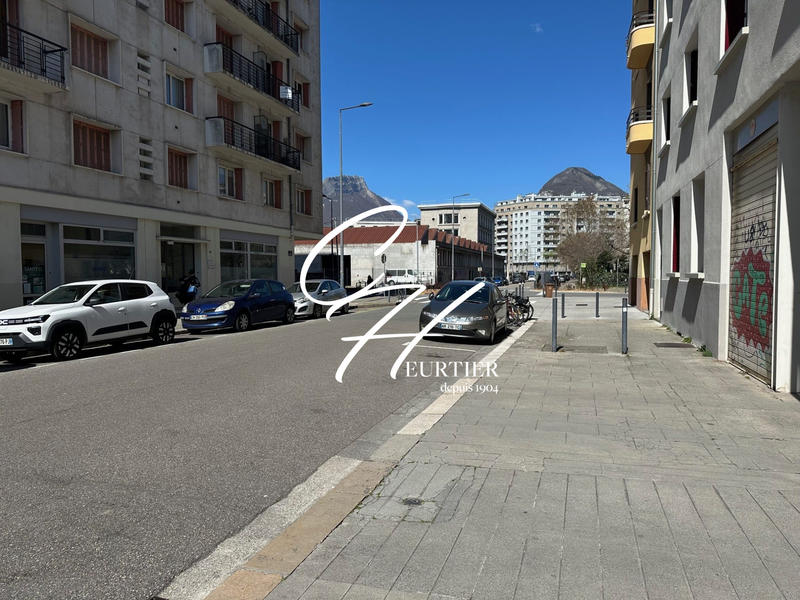 Parking / Garage - 12 m²