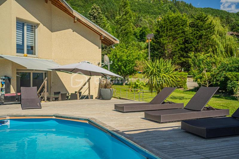 Maison traditionnelle - 156 m² - 5 pièces