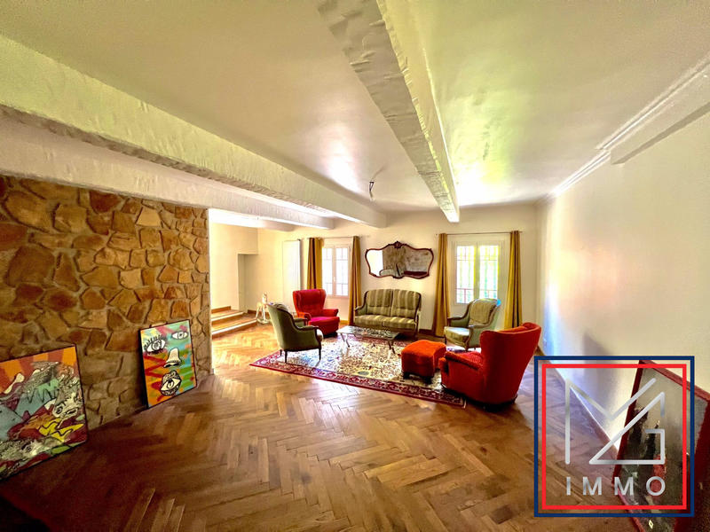 Villa - 250 m² - 6 pièces