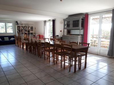 Maison - 395 m² - 14 pièces