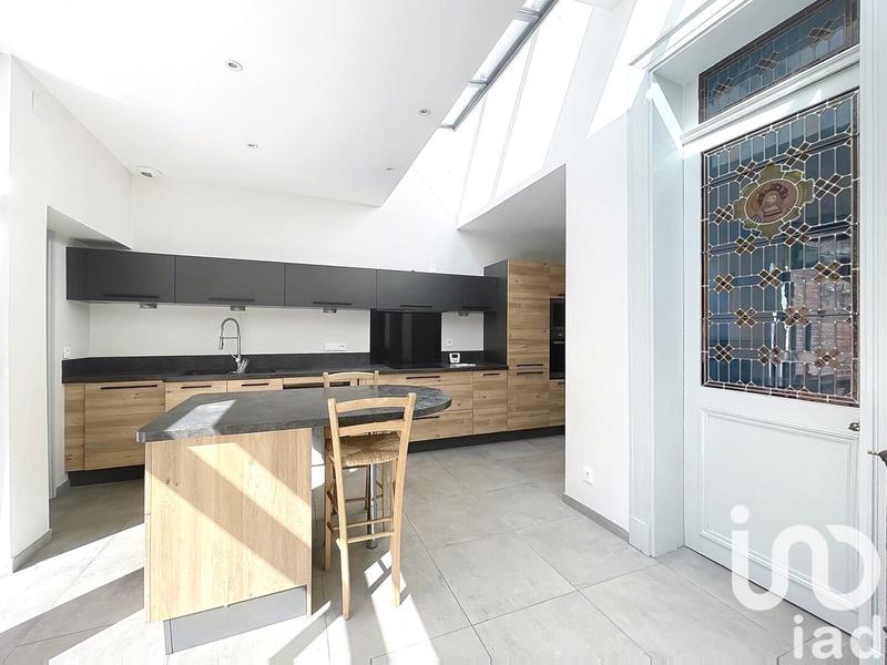 Maison - 242 m² - 8 pièces