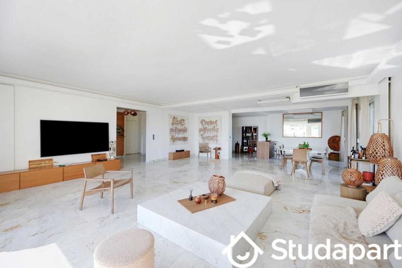 Appartement - 180 m² - 3 pièces