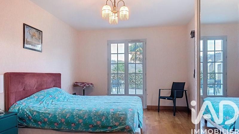 Maison - 230 m² - 7 pièces