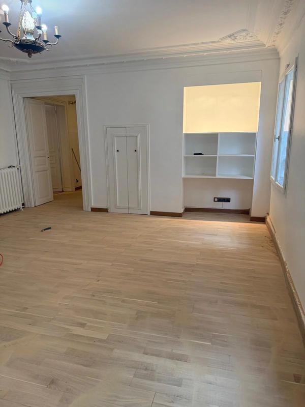 Bureau - 137 m² - 7 pièces