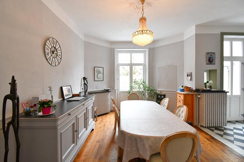 Maison - 230 m² - 8 pièces