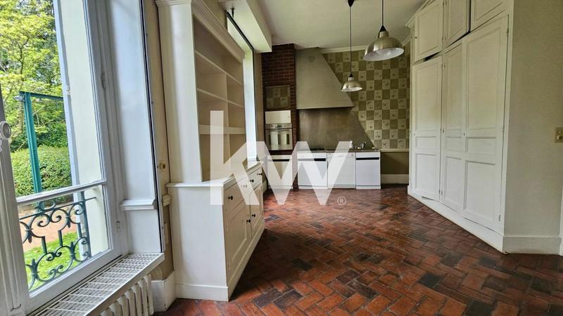 Maison - 320 m² - 11 pièces