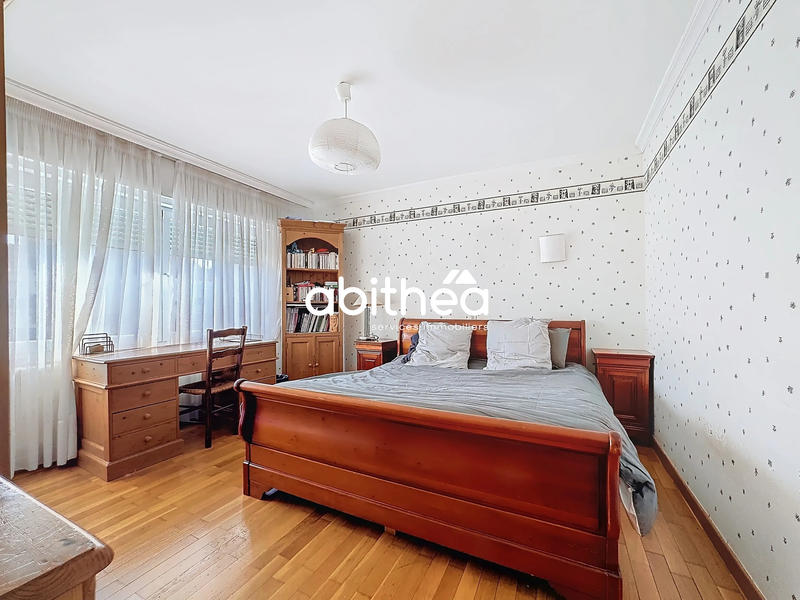 Maison - 233 m² - 7 pièces