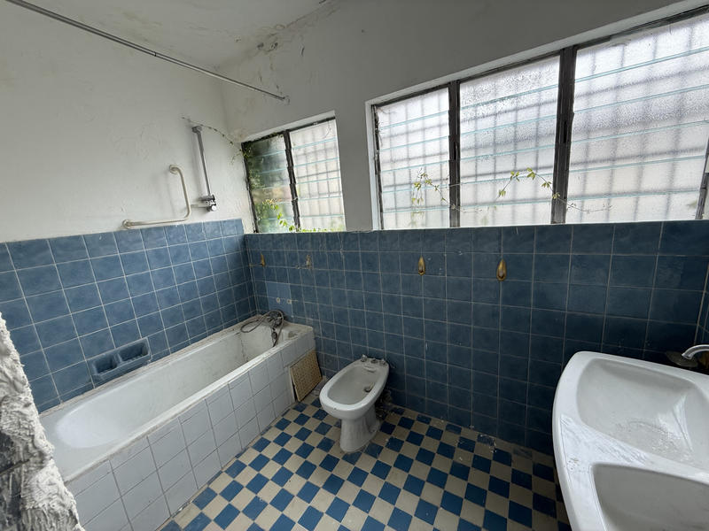 Local commercial - 140 m² - 4 pièces