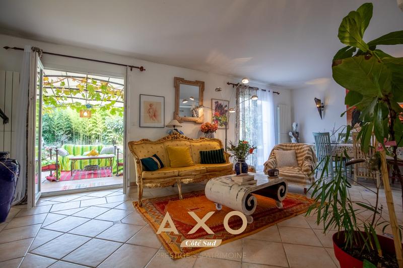 Propriété - 164 m² - 6 pièces