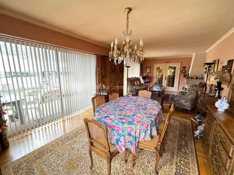 Maison - 234 m² - 8 pièces