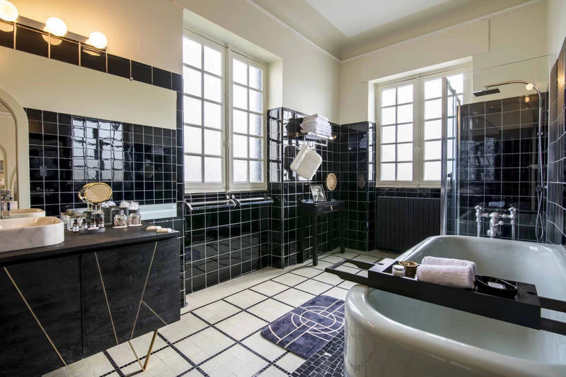 Maison - 380 m² - 10 pièces