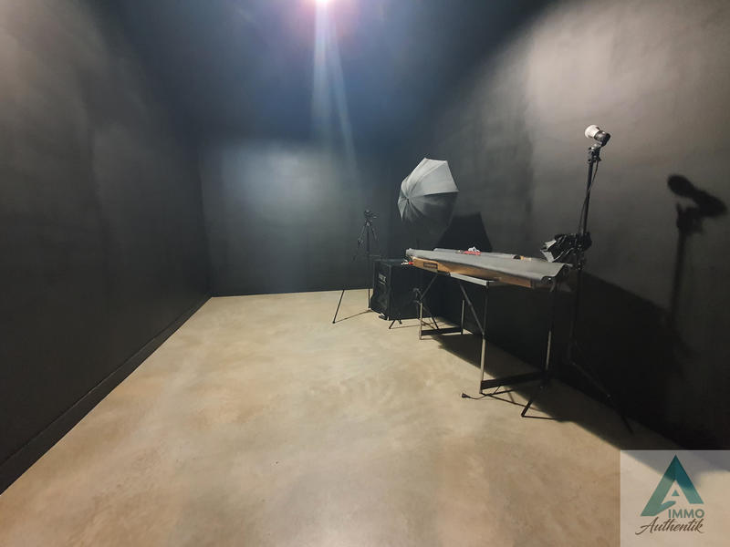 Local commercial - 400 m² - 6 pièces