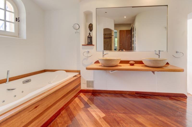 Maison - 230 m² - 7 pièces