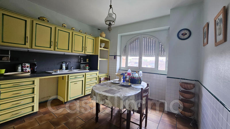 Maison - 415 m² - 10 pièces