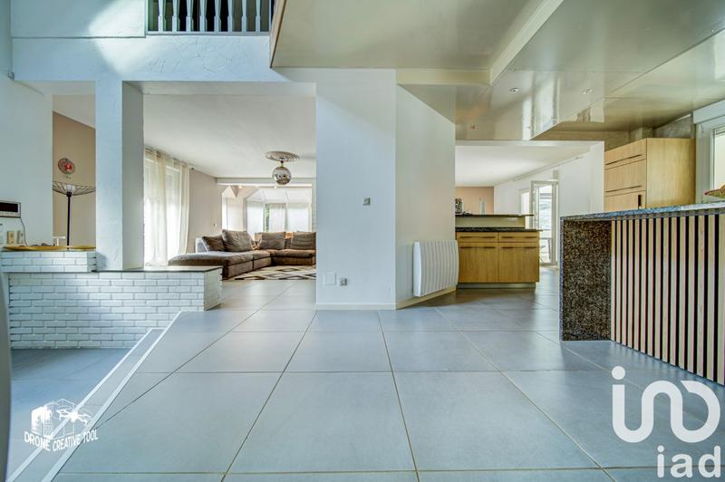 Maison - 230 m² - 7 pièces