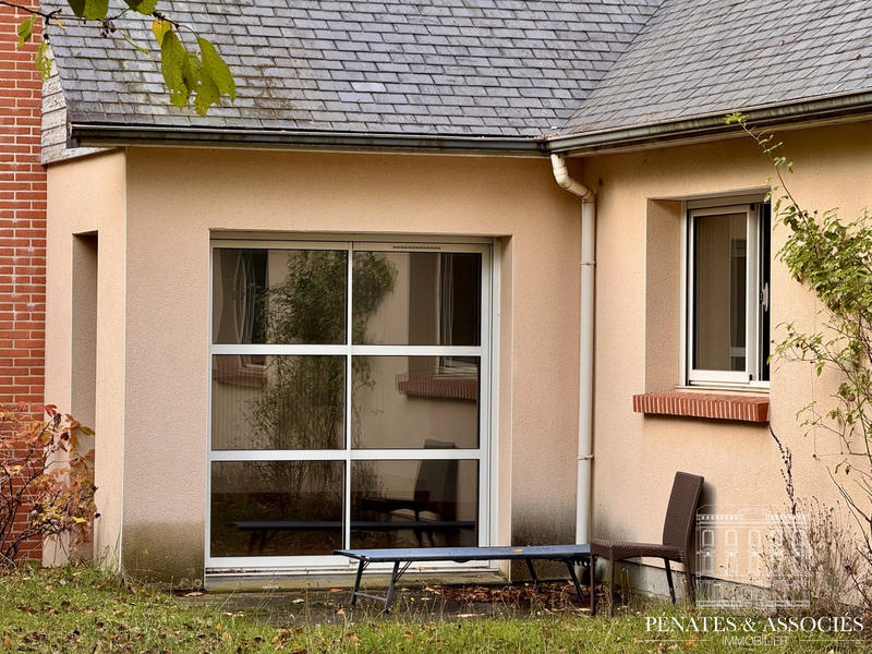 Maison - 241 m² - 8 pièces