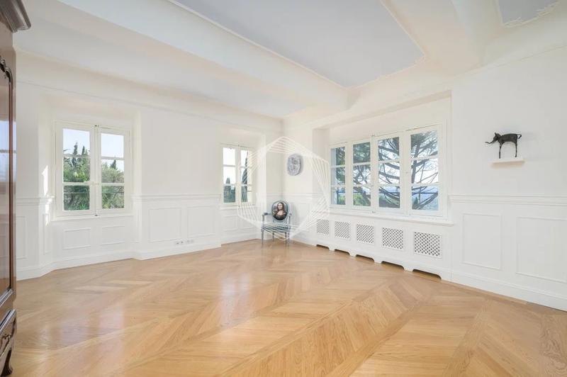 Appartement - 259 m² - 9 pièces