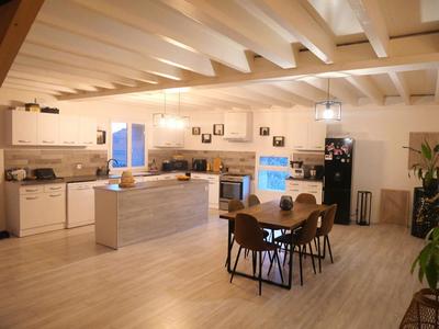 Maison - 245 m² - 5 pièces