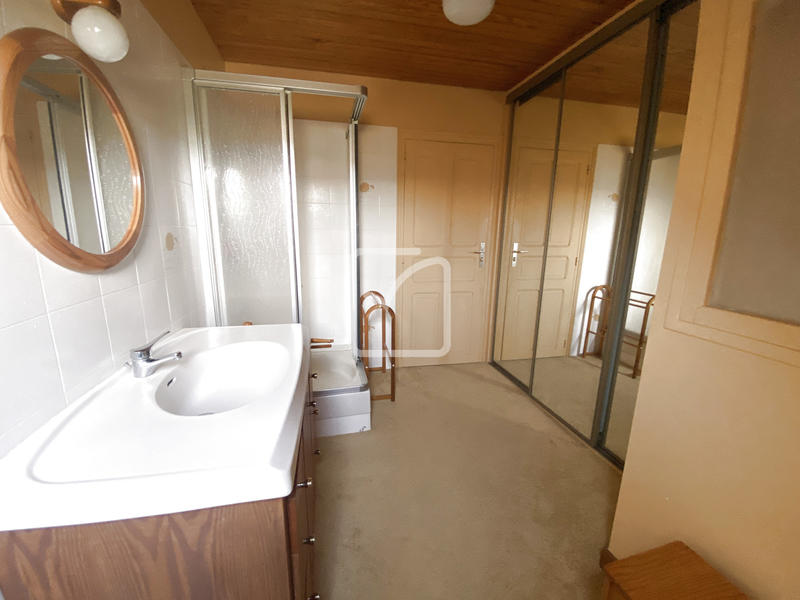 Maison - 168 m² - 9 pièces