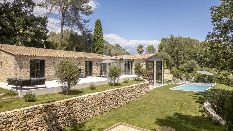 Mas - 300 m² - 7 pièces