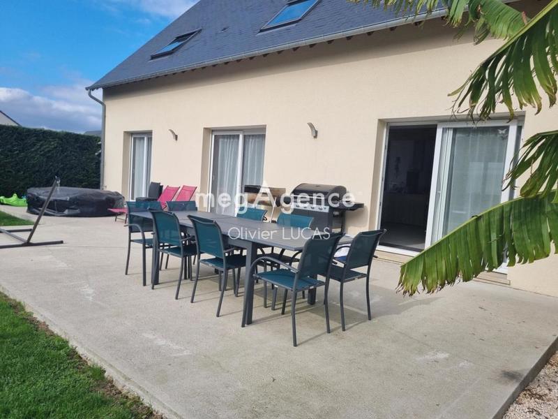 Maison - 225 m² - 8 pièces