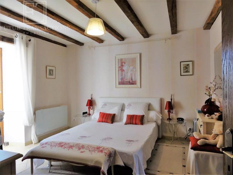 Propriété - 300 m² - 10 pièces