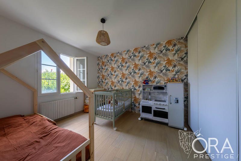 Maison contemporaine - 274 m² - 7 pièces