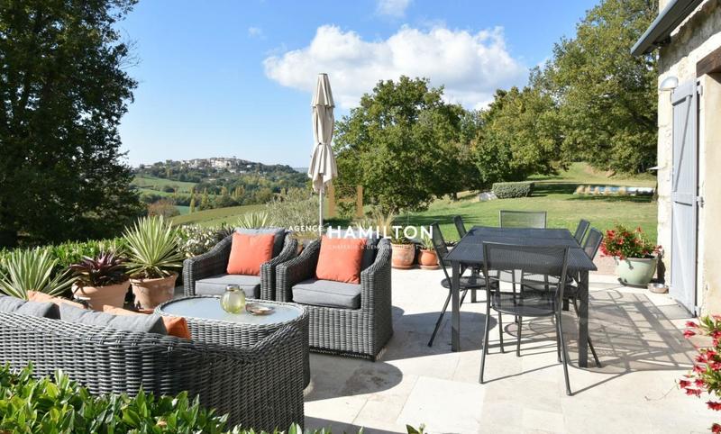 Maison - 270 m² - 7 pièces