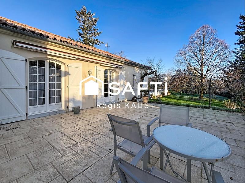 Maison - 240 m² - 10 pièces