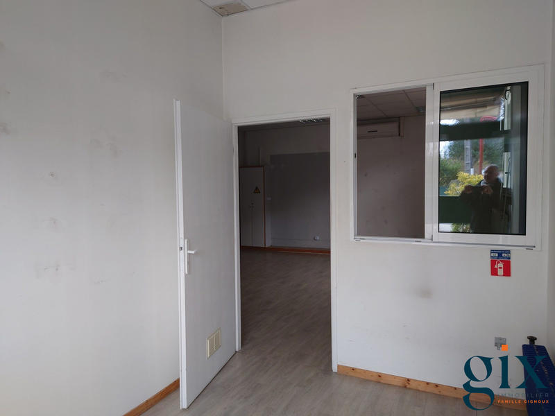 Local commercial - 80 m² - 4 pièces