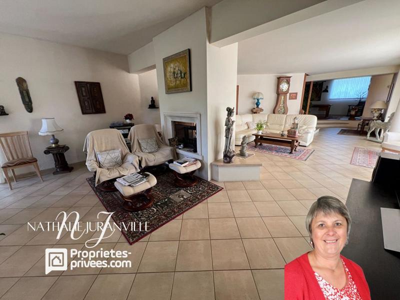 Demeure - 280 m² - 6 pièces