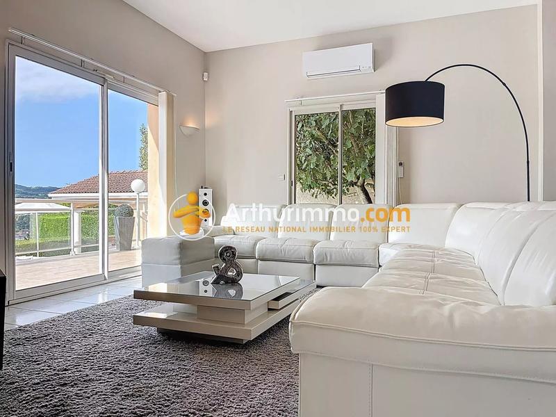 Maison - 205 m² - 7 pièces