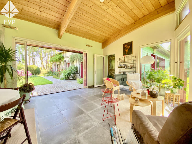 Maison - 272 m² - 10 pièces