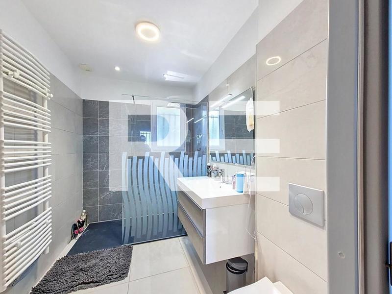 Villa - 199 m² - 8 pièces