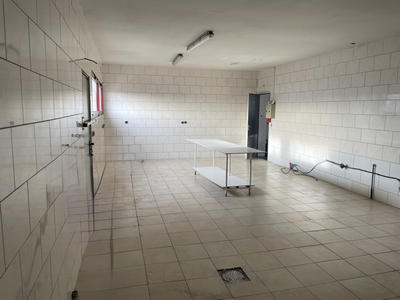 Local commercial - 744 m²