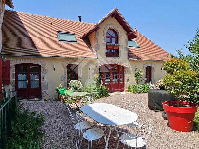 Propriété - 580 m² - 18 pièces