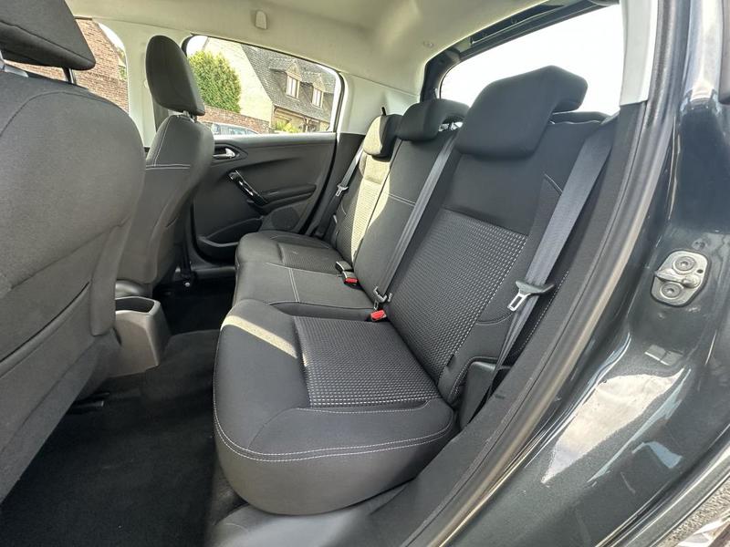 Peugeot 208 Allure 1.2 Essence 110cv Caméra de Recul, Apple CarPlay